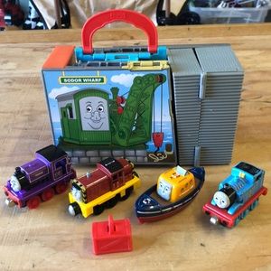 Thomas Sodor Wharf take-n-play with extra engines